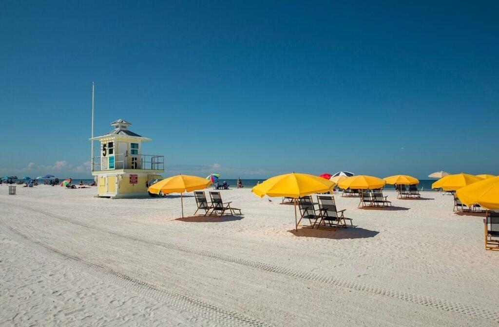 Beachcomber Beach House - Weekly Rental Just Steps To White Sand Beach! Home Clearwater Beach Extérieur photo