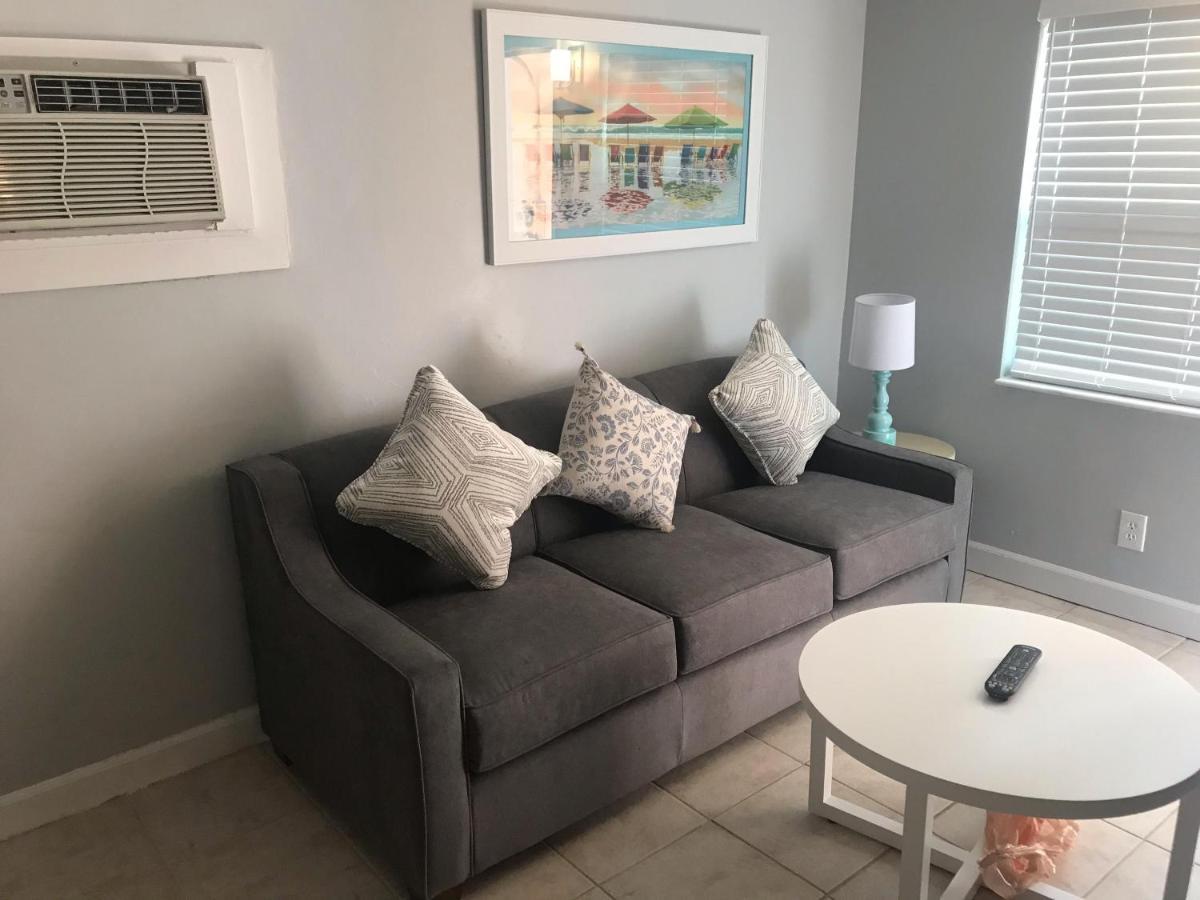 Beachcomber Beach House - Weekly Rental Just Steps To White Sand Beach! Home Clearwater Beach Extérieur photo